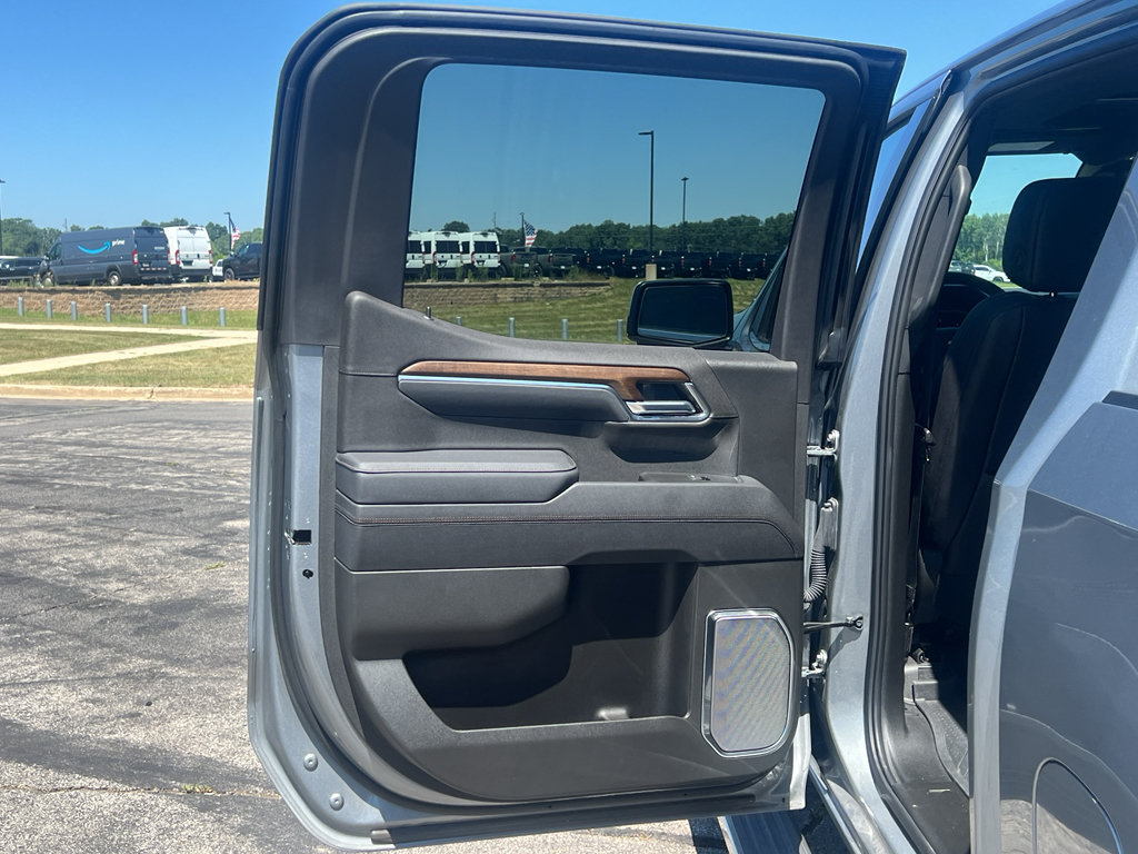 Used 2025 Chevrolet Silverado 1500 High Country AWD/4WD image 35