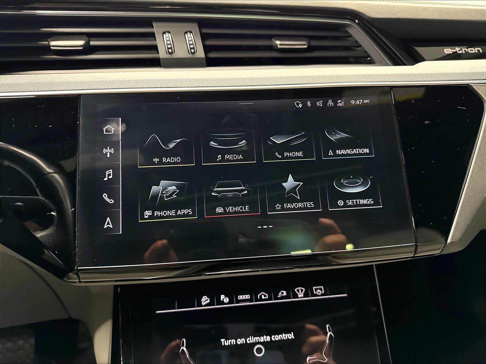 Certified 2024 Audi Q8 e-tron Prestige AWD/4WD image 10