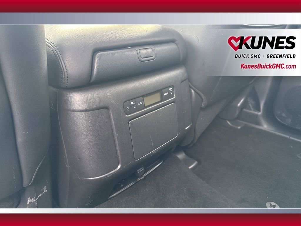 Used 2024 Nissan Armada SL w/ Captain's Chairs Package image 30
