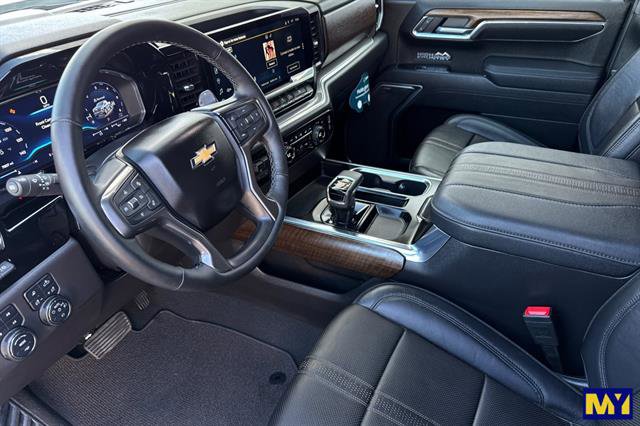 Used 2025 Chevrolet Silverado 1500 High Country w/ Technology Package AWD/4WD image 10