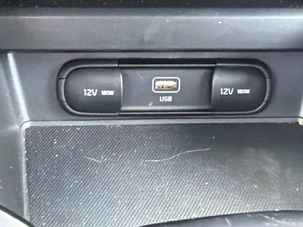 Used 2025 Kia Soul LX w/ LX Technology Package FWD image 25