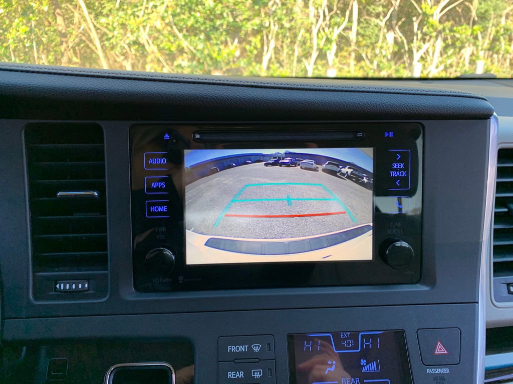 Used 2015 Toyota Sienna XLE image 18