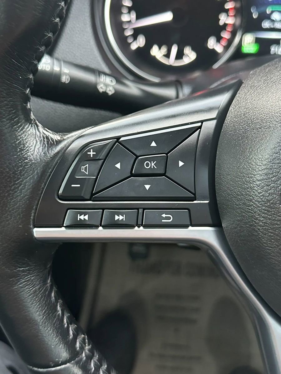 Used 2017 Nissan Rogue SL w/ SL Premium Package FWD image 34