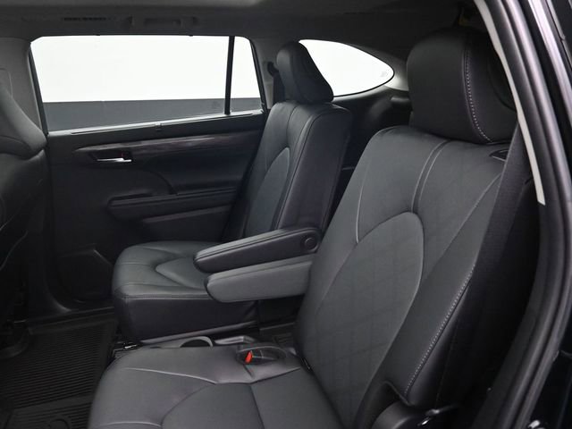 Used 2024 Toyota Highlander Platinum image 29