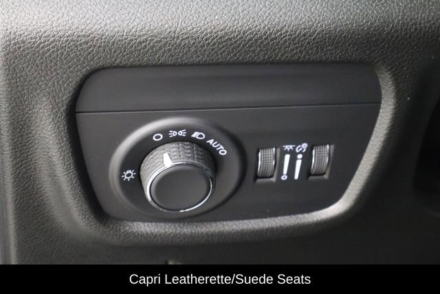 Used 2025 Jeep Grand Cherokee Altitude AWD/4WD image 22