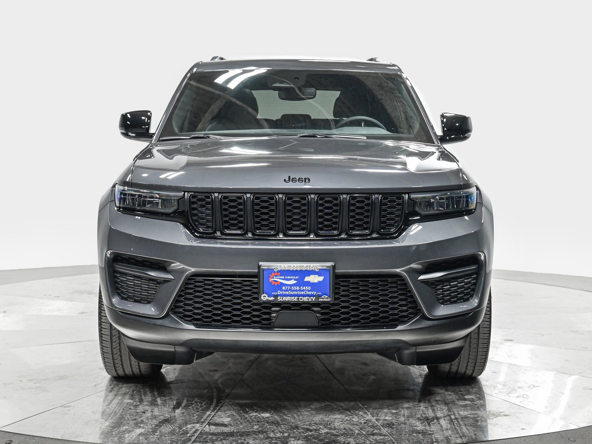 Used 2024 Jeep Grand Cherokee Altitude image 10