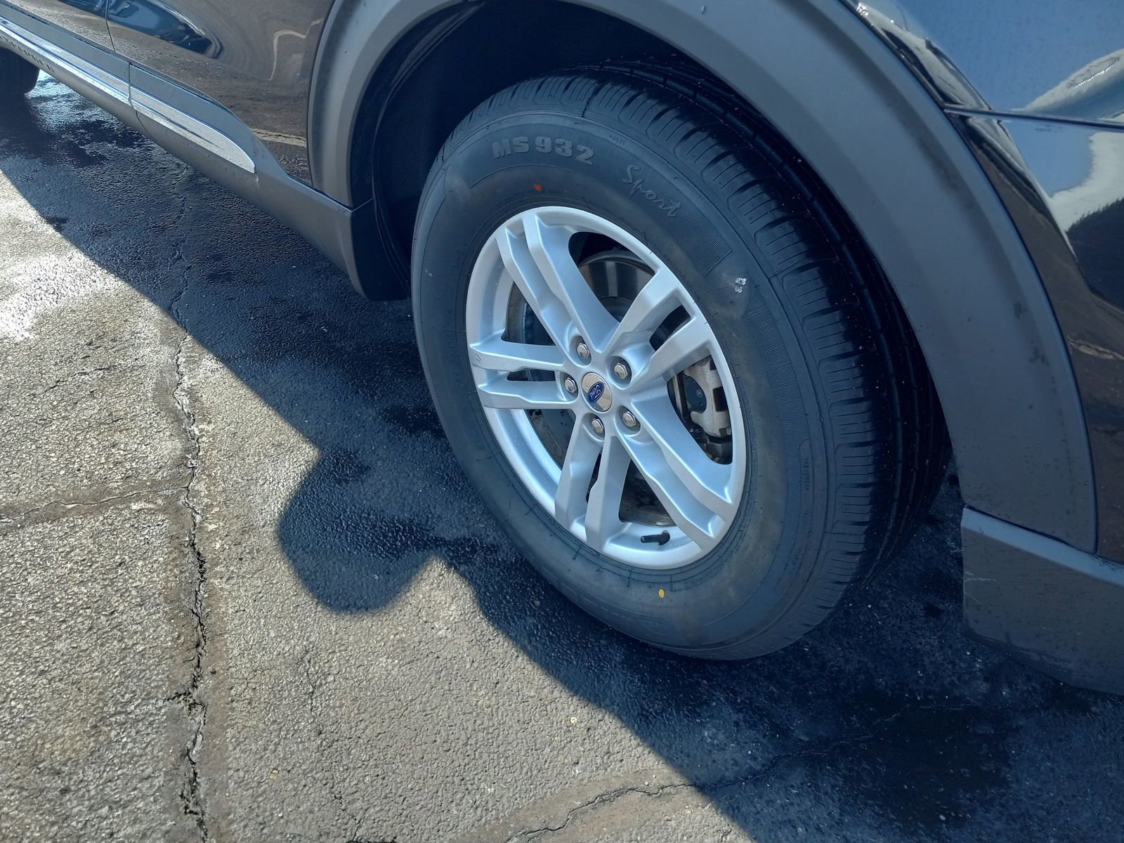 Used 2024 Ford Explorer XLT w/ Equipment Group 202A RWD image 10