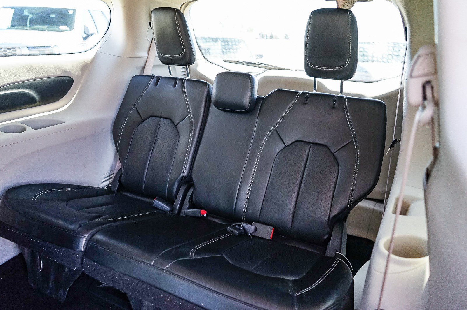 Used 2023 Chrysler Pacifica Touring-L FWD image 19