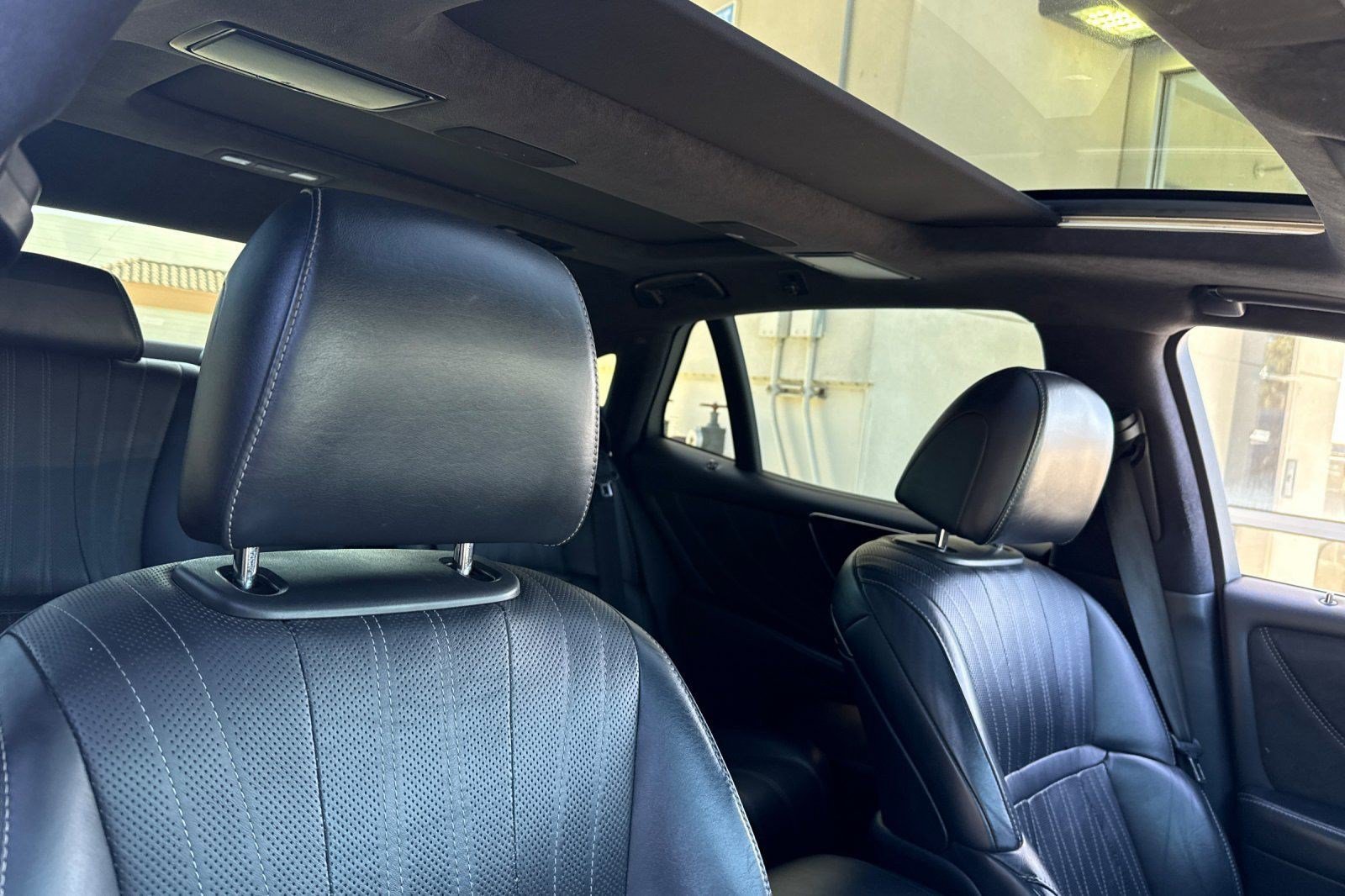 Used 2020 Lexus LS 500 w/ Interior Upgrade Package RWD image 24