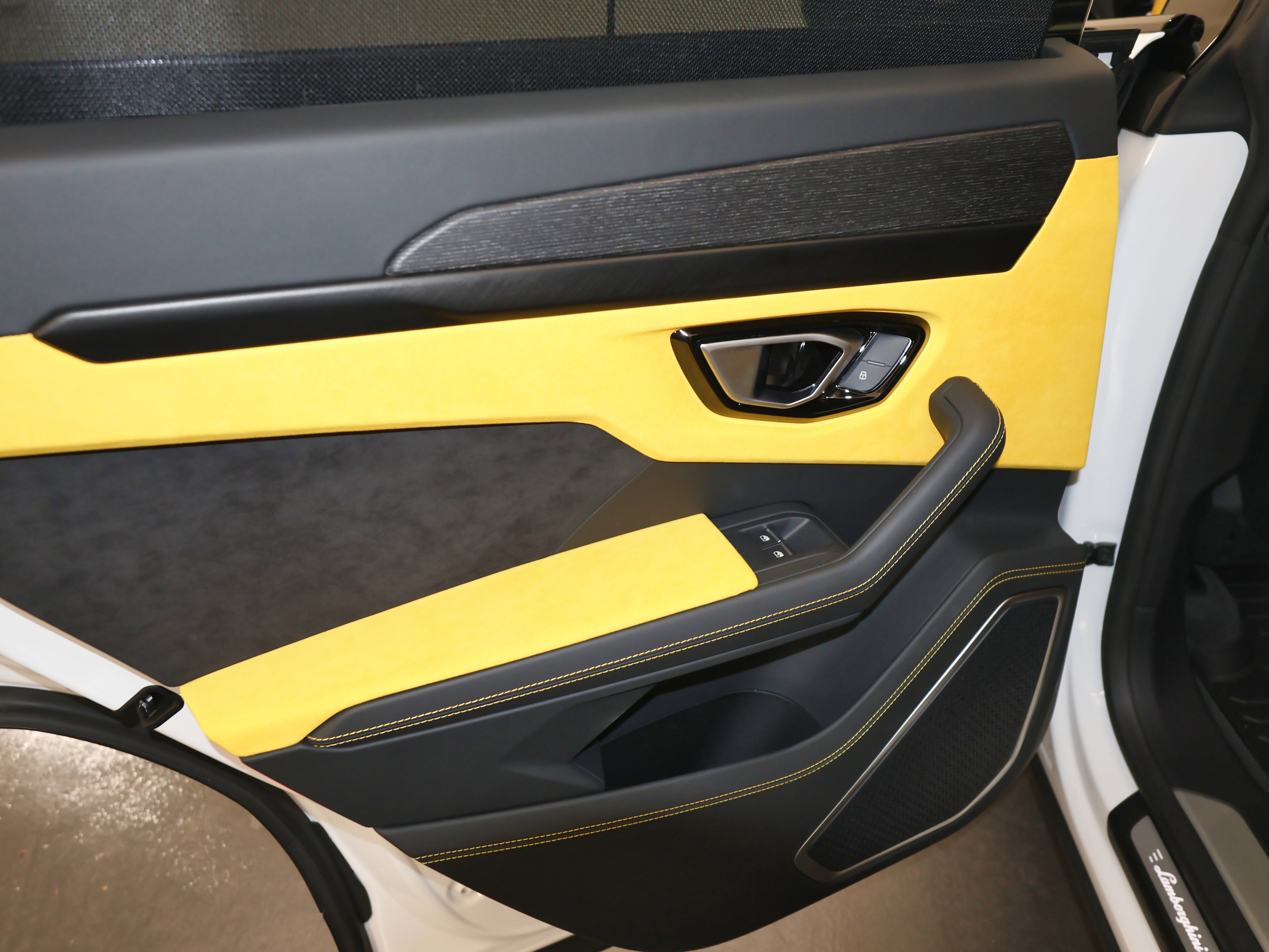 Used 2022 Lamborghini Urus image 33