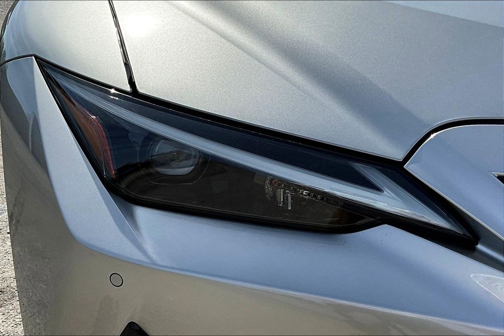 Used 2022 Lexus IS 350 F Sport image 30