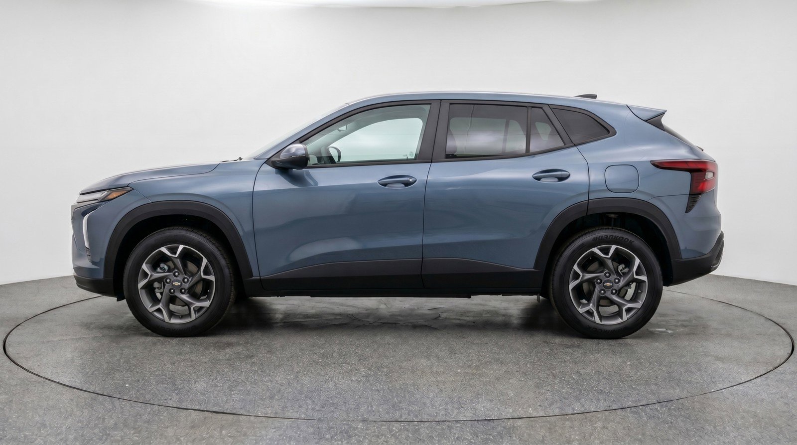 Used 2025 Chevrolet Trax LT FWD image 5