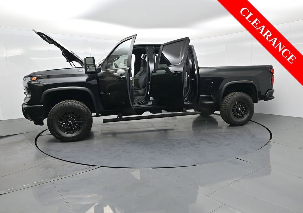 Used 2025 Chevrolet Silverado 2500 ZR2 w/ Technology Package image 42