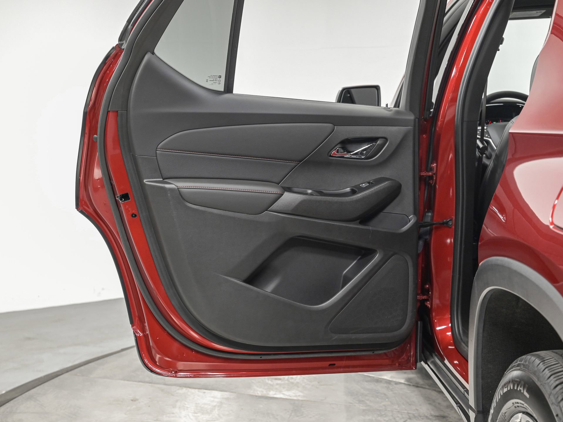 Used 2023 Chevrolet Traverse RS w/ LPO, Floor Liner Package AWD/4WD image 26