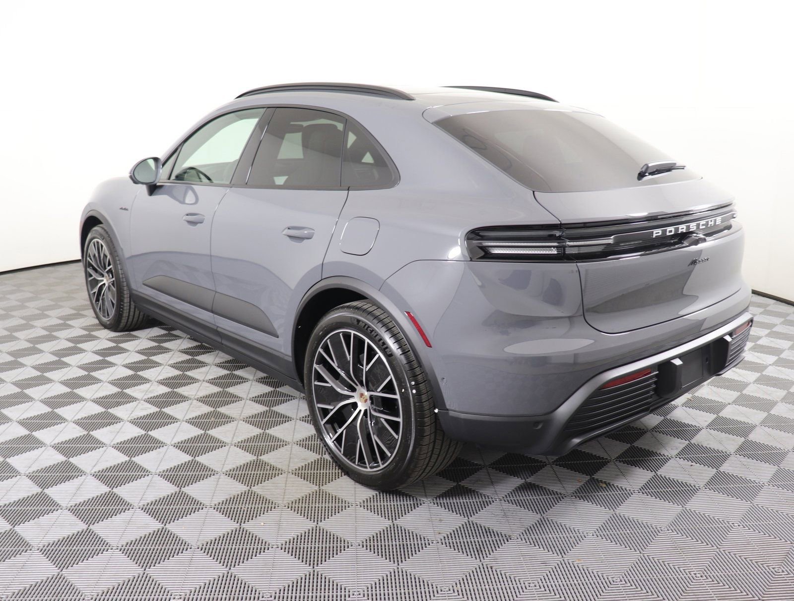 Certified 2025 Porsche Macan Electric RWD image 3