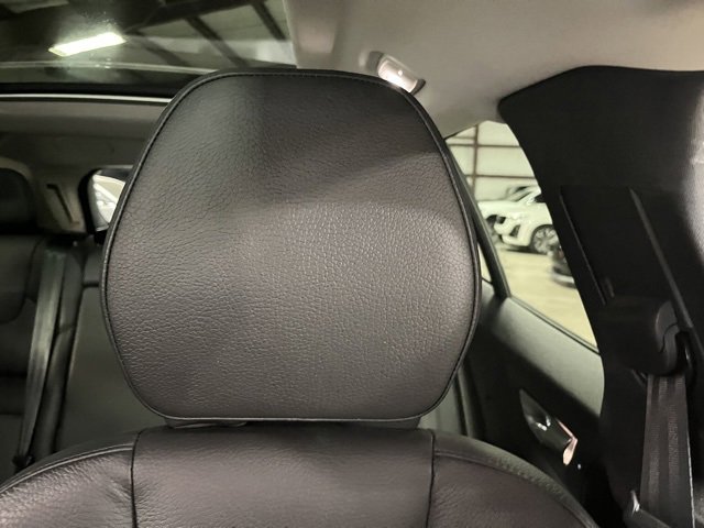 Used 2024 Volvo V60 B5 Cross Country Plus image 14