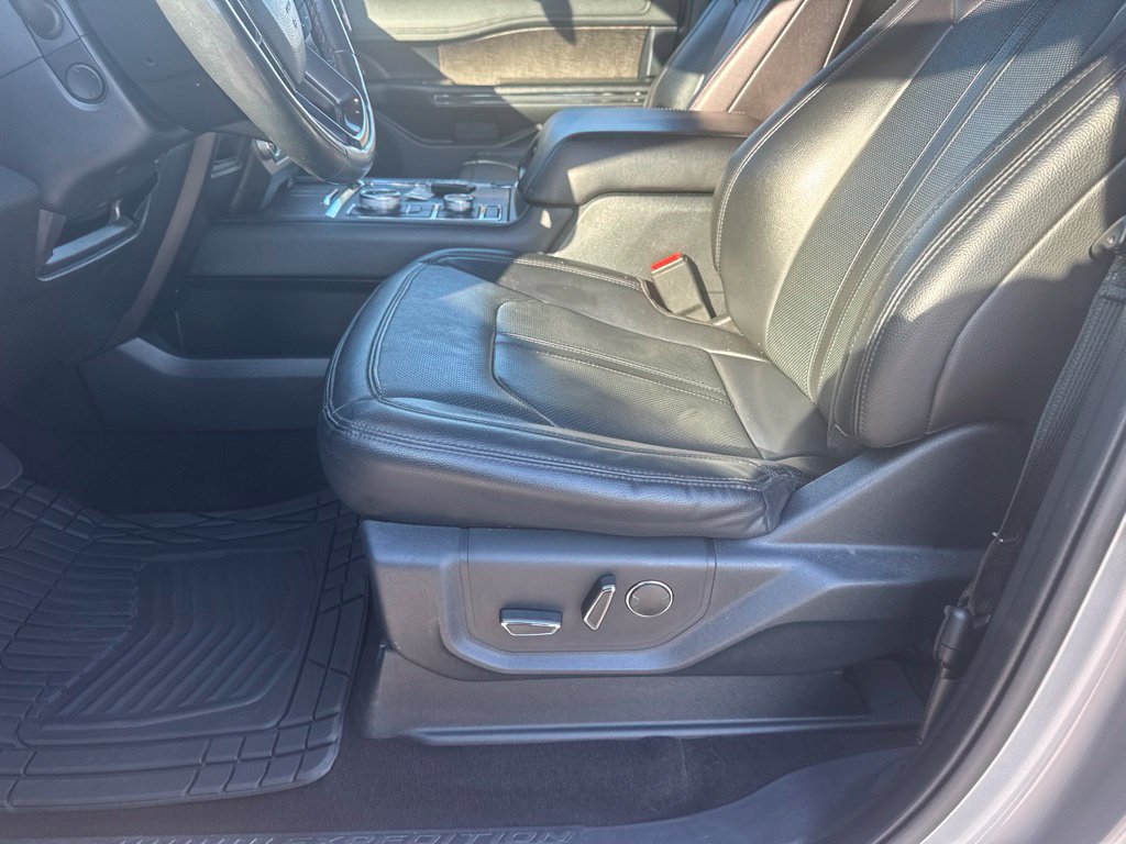 Used 2021 Ford Expedition Limited AWD/4WD image 17