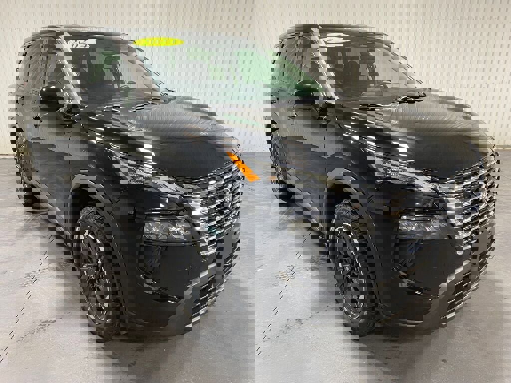 Used 2024 Nissan Rogue SV image 2