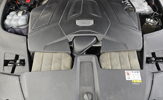 Used 2023 Porsche Cayenne Platinum Edition AWD/4WD image 22