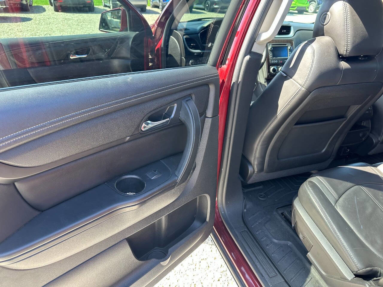 Used 2017 Chevrolet Traverse LT image 10