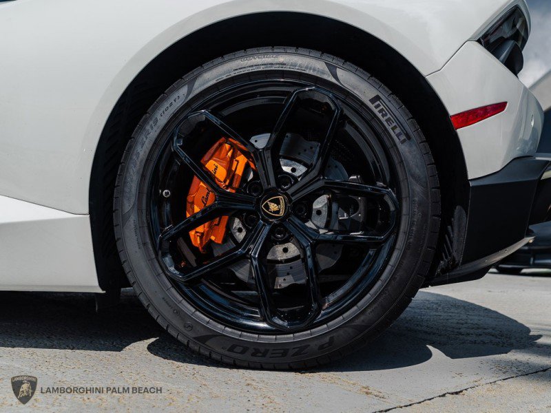 Used 2019 Lamborghini Huracan LP 580-2 RWD image 32