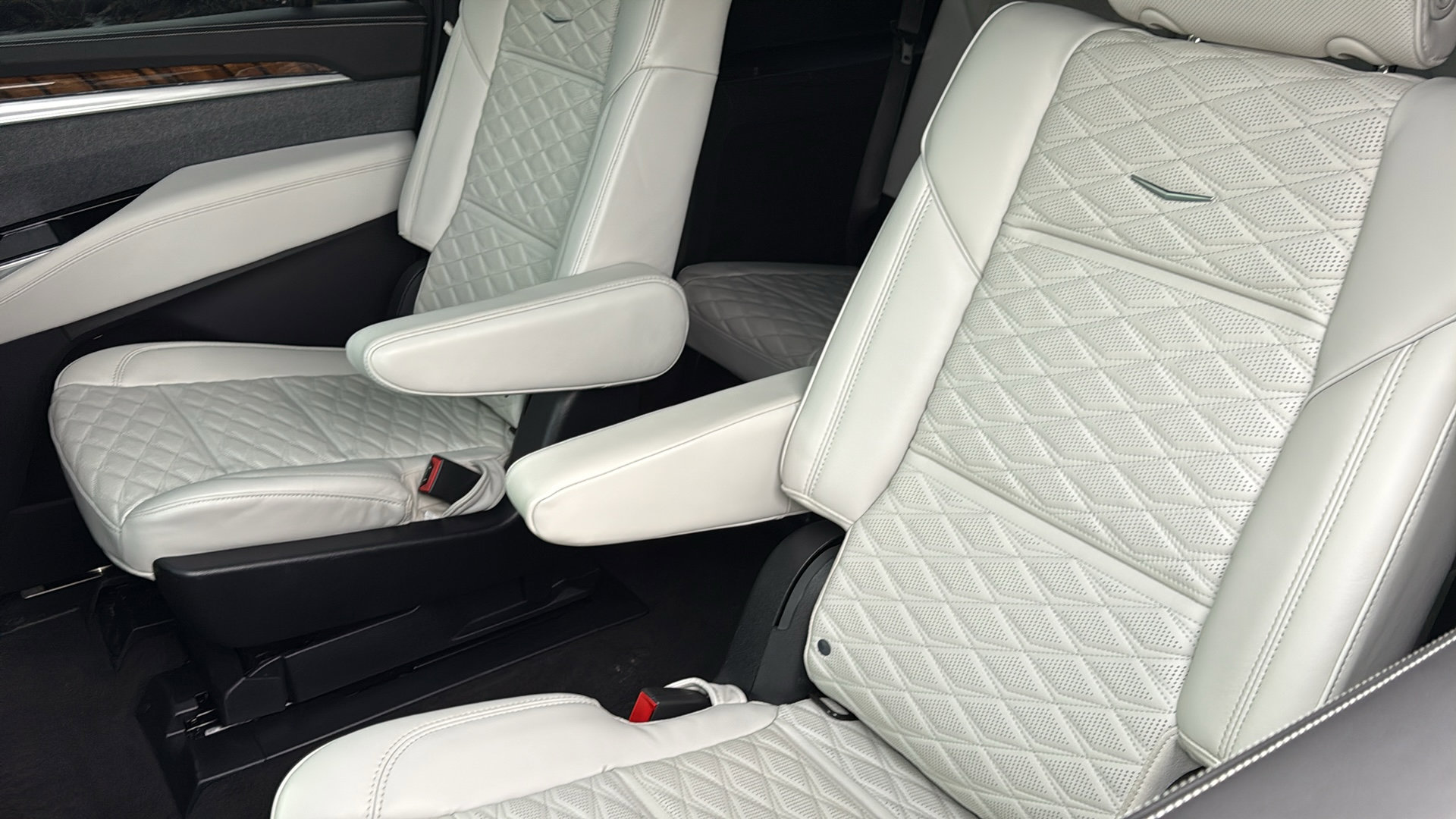 Certified 2025 Cadillac Escalade ESV Sport Platinum image 30