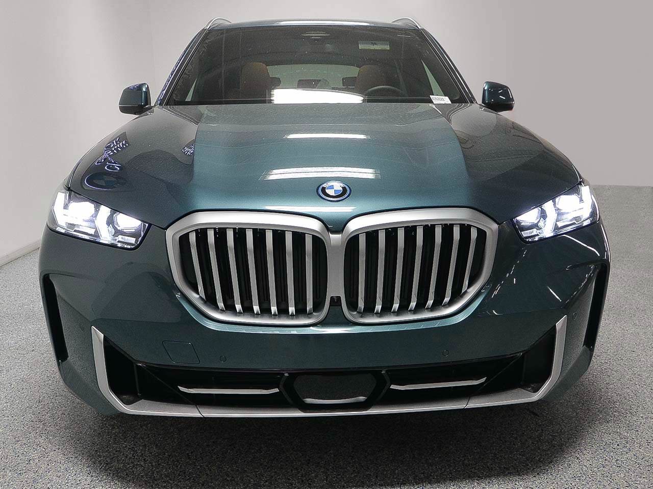 Used 2026 BMW X5 xDrive50e AWD/4WD image 2