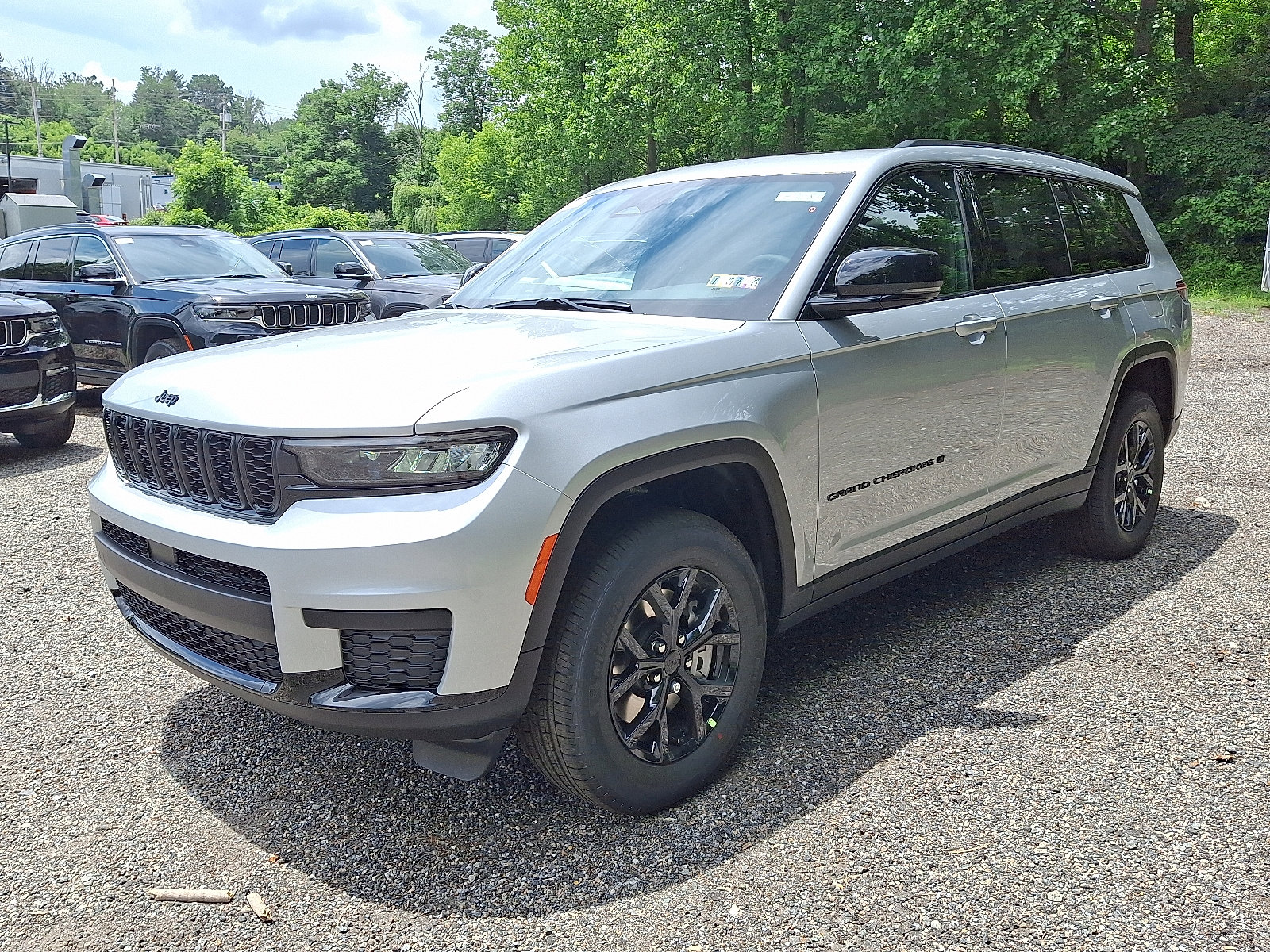 New 2025 Jeep Grand Cherokee L Altitude image 2