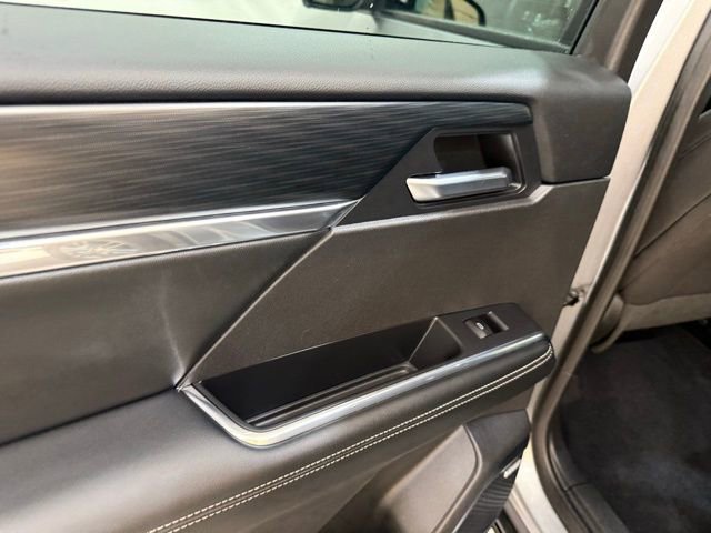 Used 2025 GMC Acadia Elevation image 17