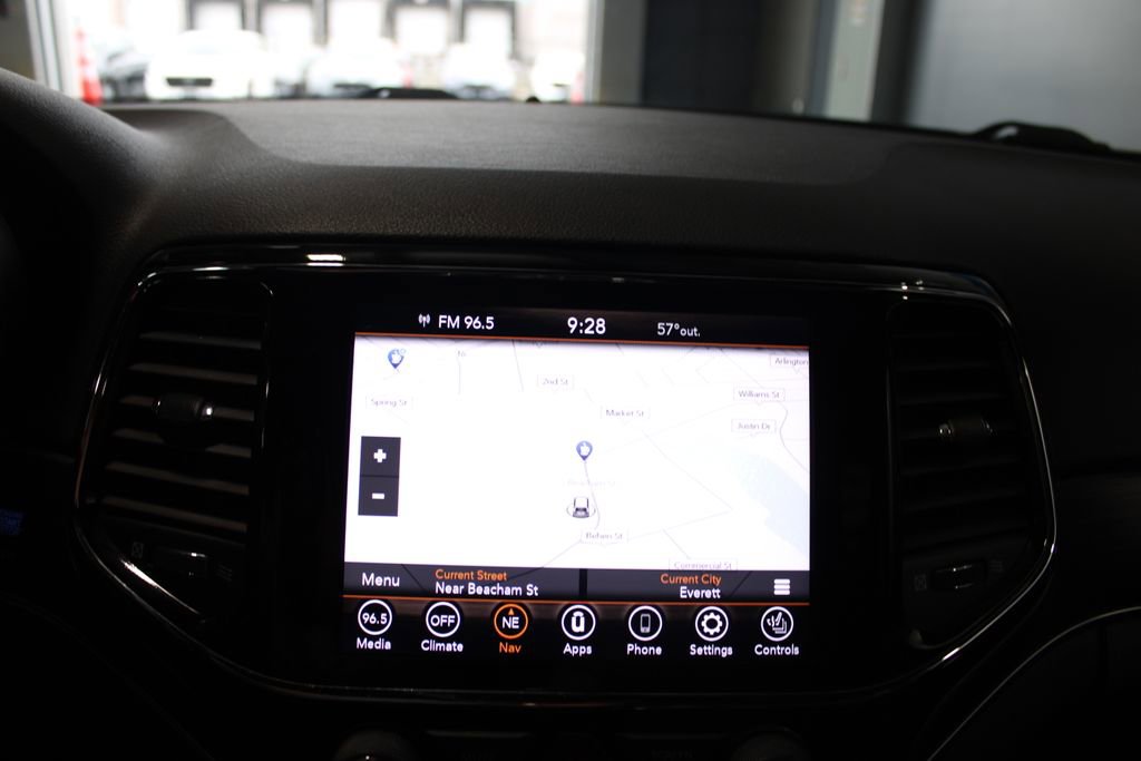Used 2020 Jeep Grand Cherokee Limited AWD/4WD image 29
