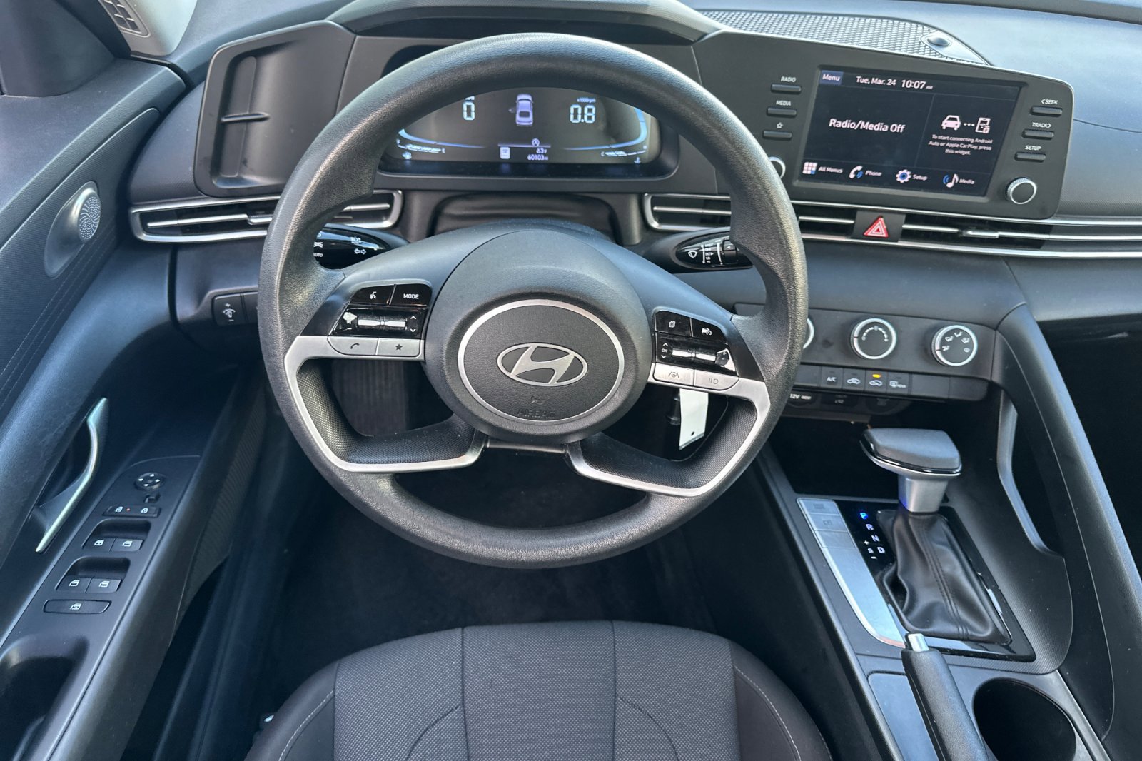 Used 2024 Hyundai Elantra SE FWD image 14