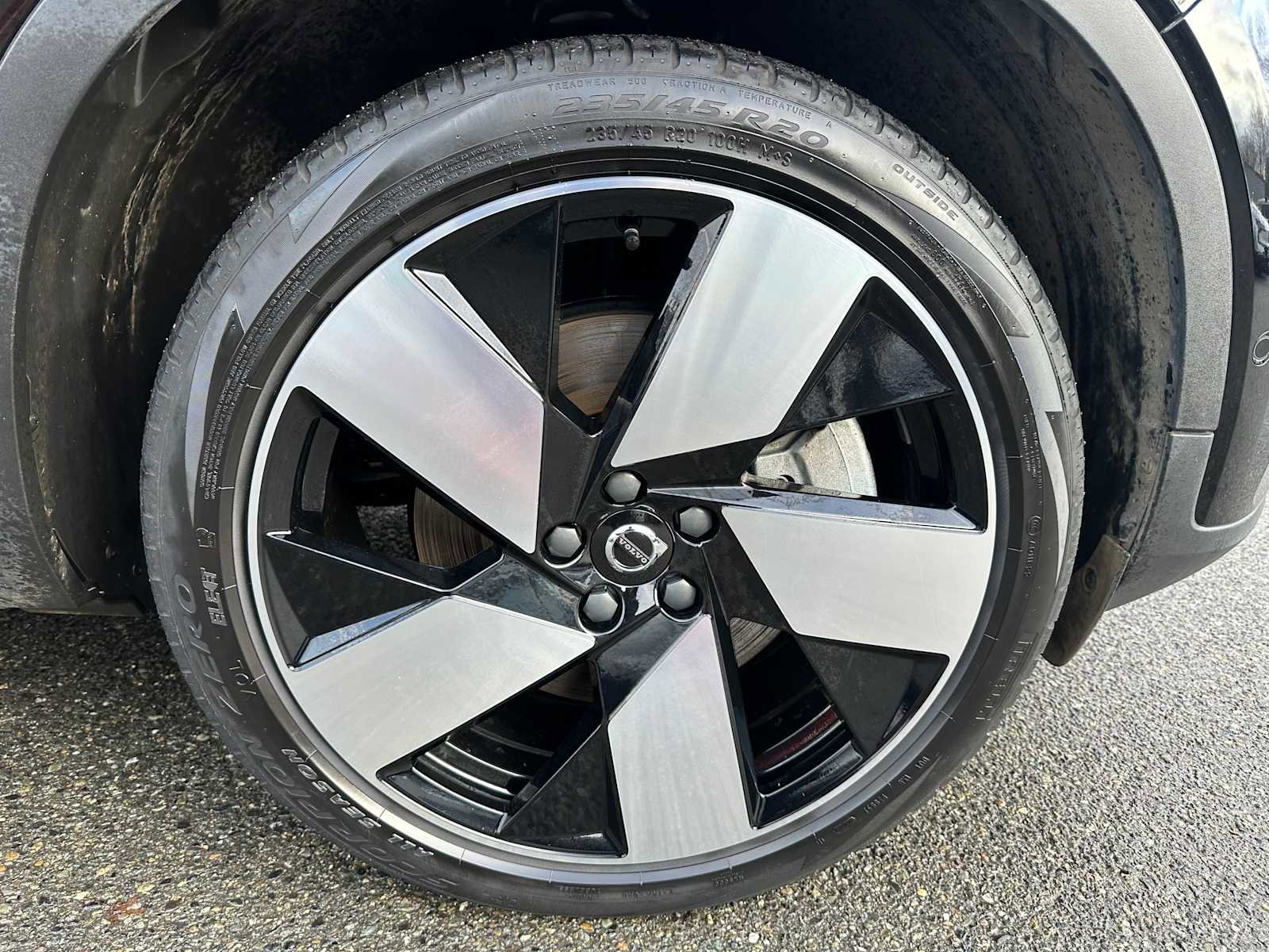 Used 2023 Volvo XC40 Recharge Plus image 9