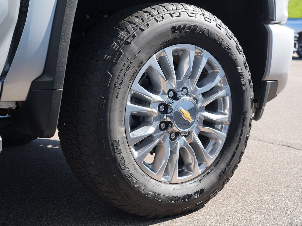 Certified 2022 Chevrolet Silverado 3500 High Country w/ Z71 Off-Road Package AWD/4WD image 32