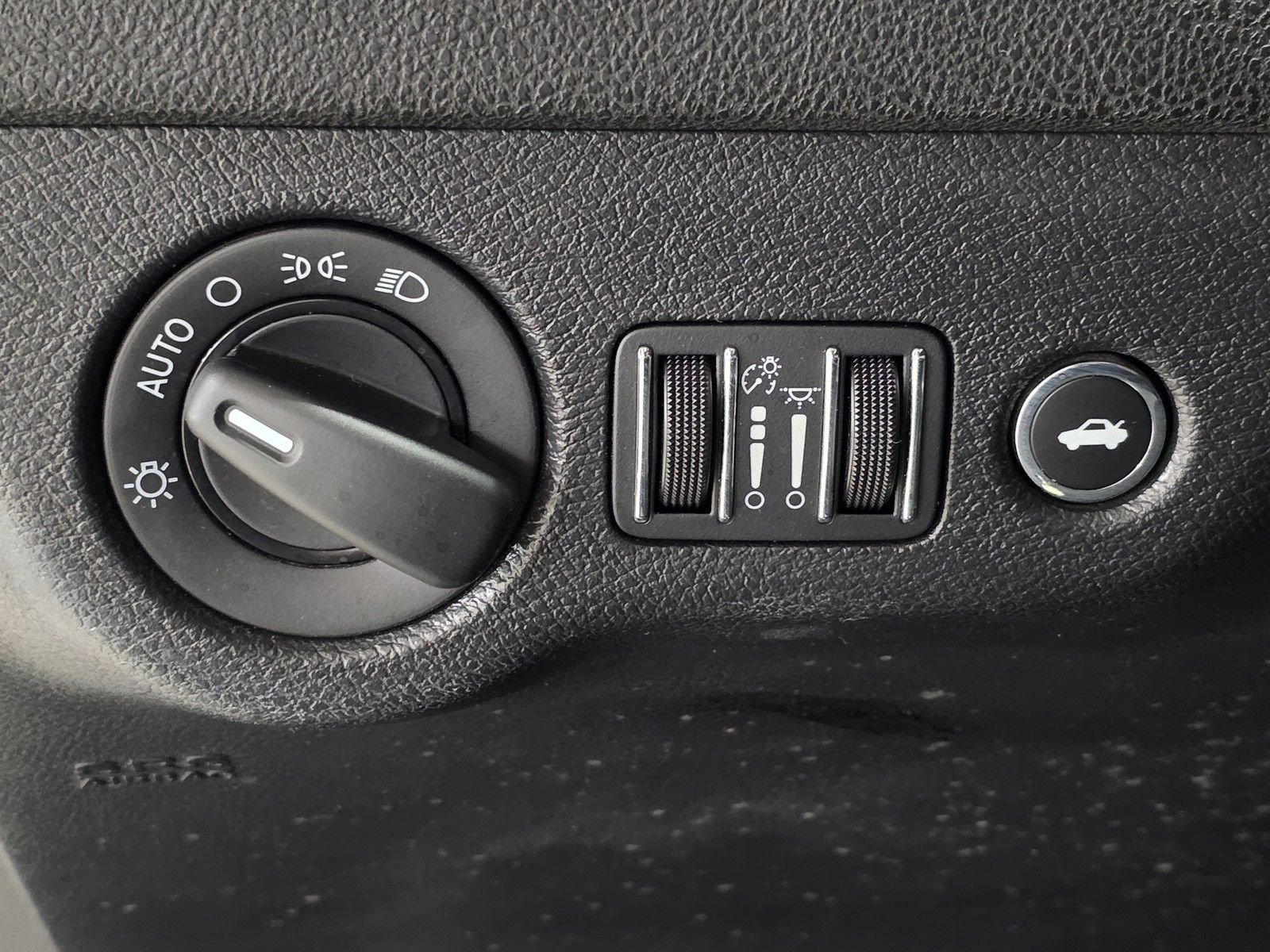 Used 2023 Dodge Charger SXT image 33