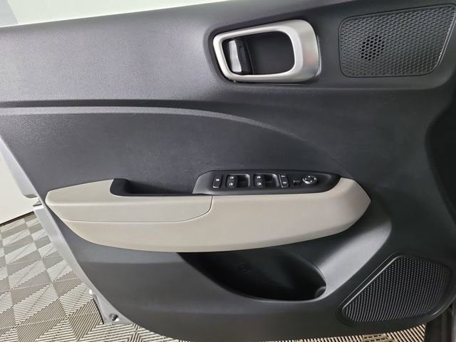 Used 2025 Hyundai Venue SEL image 34