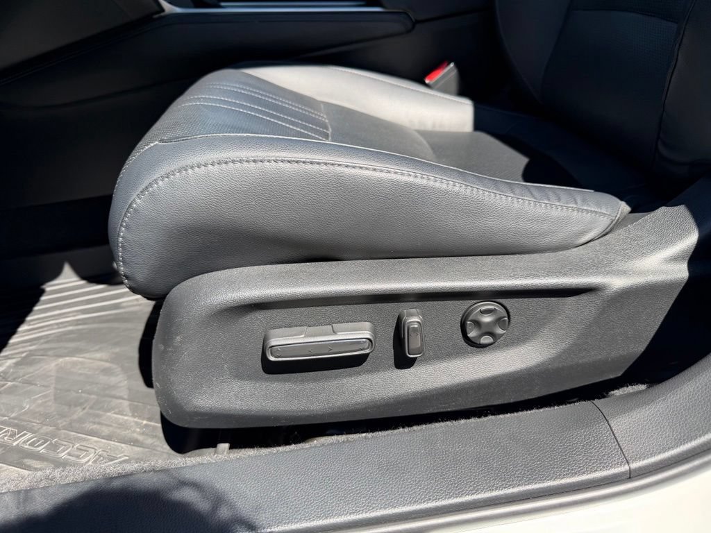 Used 2018 Honda Accord Touring image 15