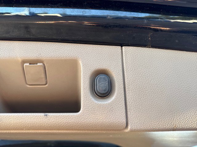 Used 2018 Chevrolet Suburban Premier image 20