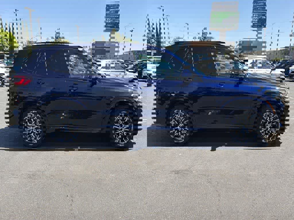 Used 2021 BMW X5 M50i w/ Executive Package image 7