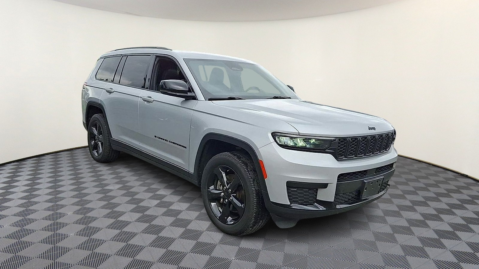 Used 2023 Jeep Grand Cherokee L Laredo AWD/4WD image 2