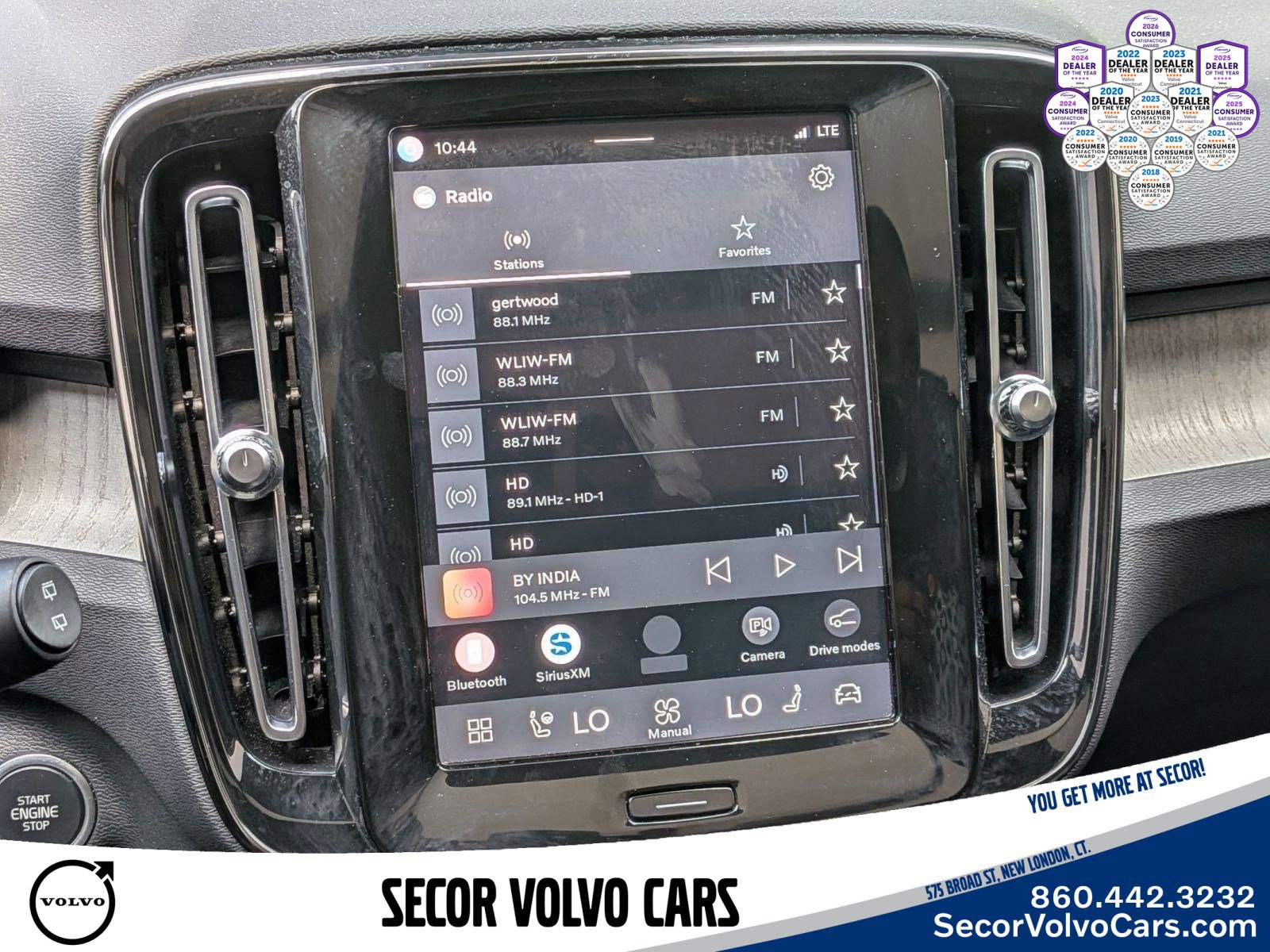 Used 2024 Volvo XC40 B5 Plus w/ Protection Package Premier AWD/4WD image 24