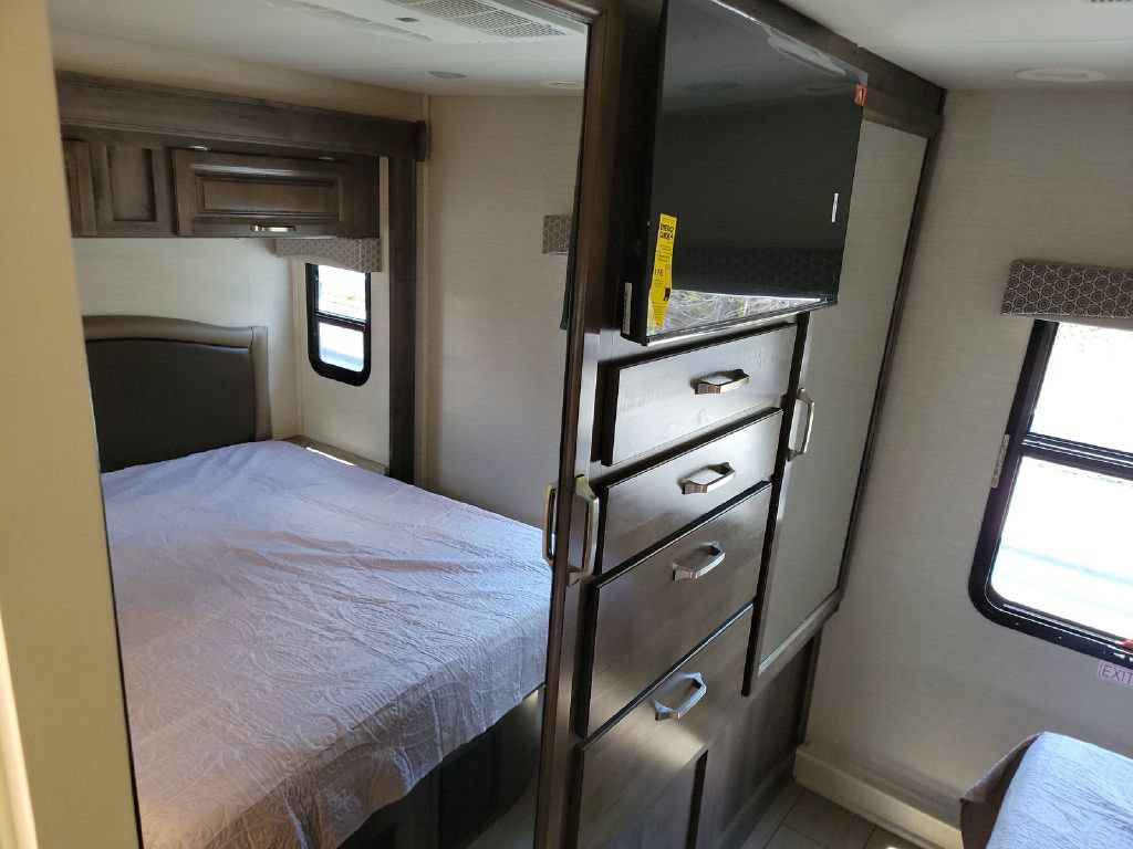 Used 2018 Ford E-450 and Econoline 450 Super Duty w/ Motorhome Prep Package RWD image 15
