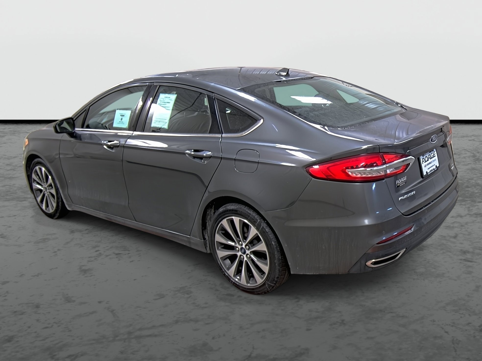 Used 2019 Ford Fusion SE image 2