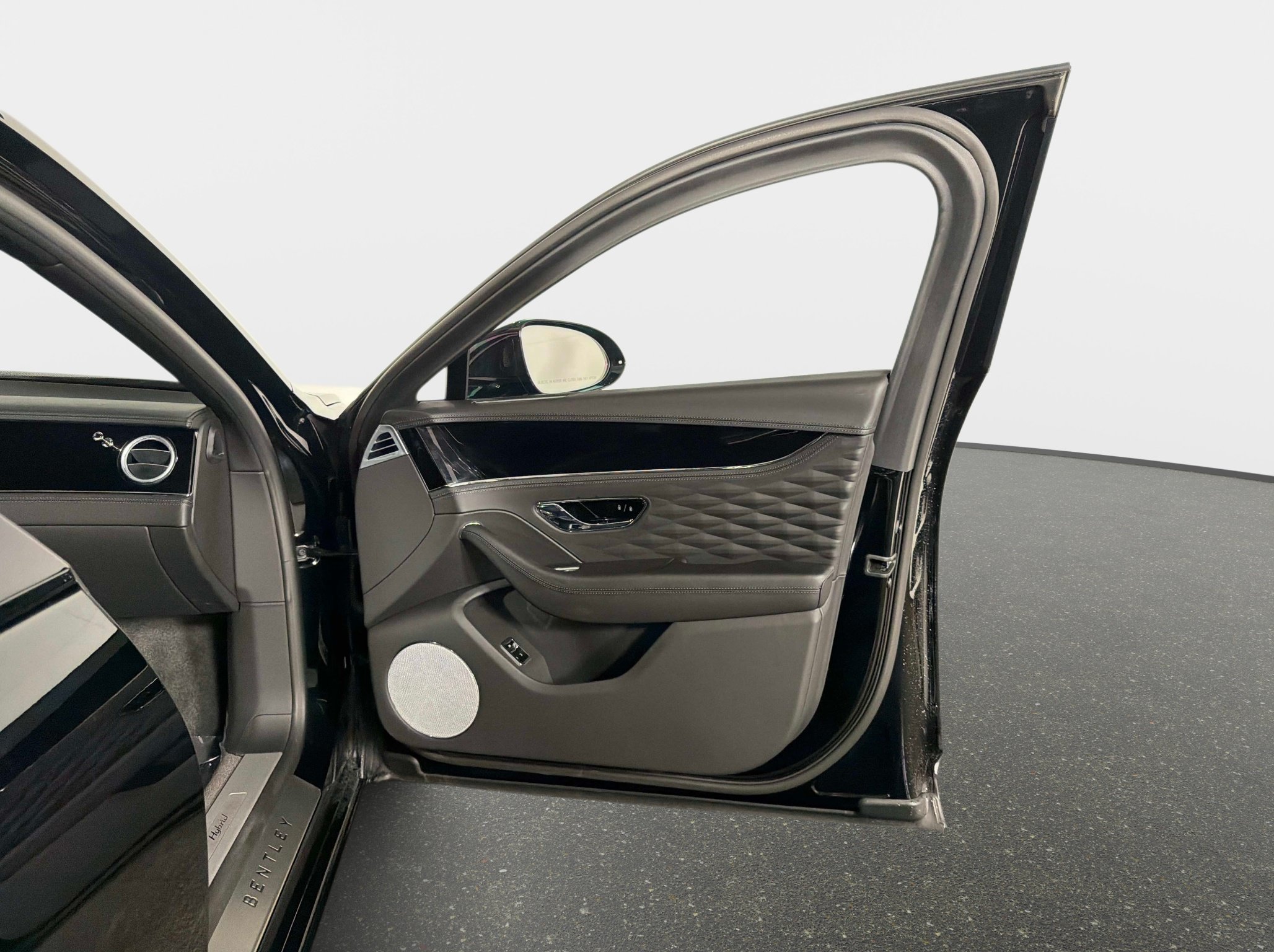 Used 2022 Bentley Flying Spur Plug-In Hybrid AWD/4WD image 18