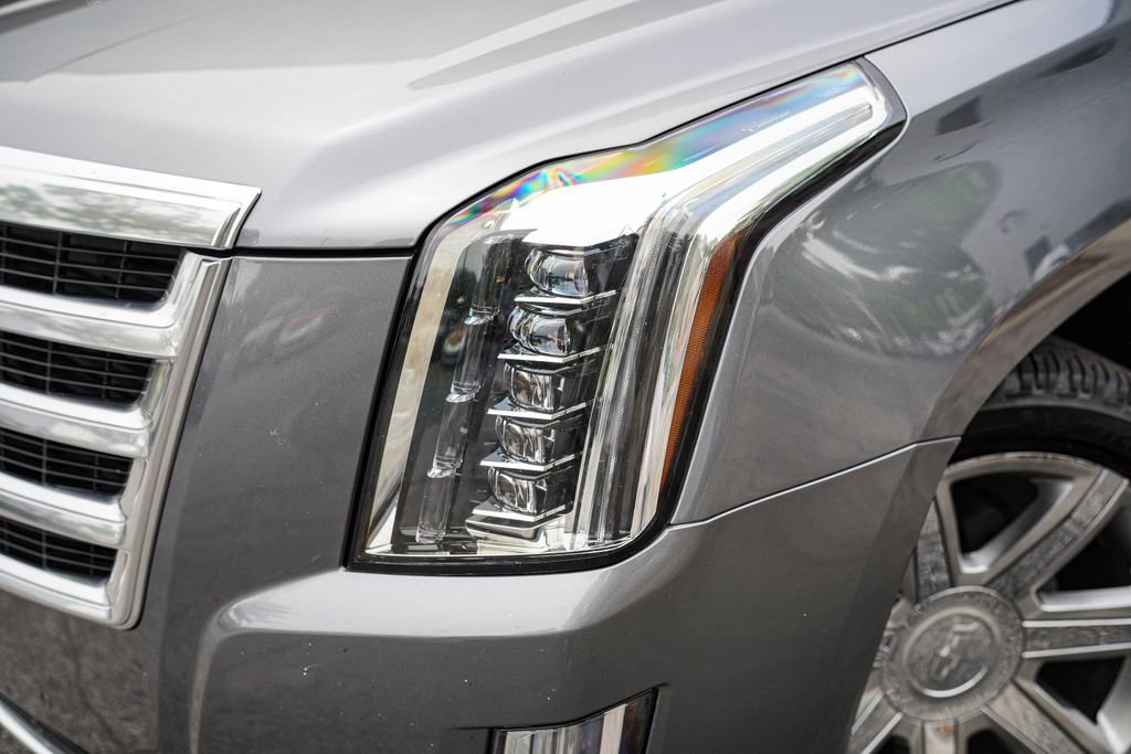 Used 2018 Cadillac Escalade ESV Luxury AWD/4WD image 3
