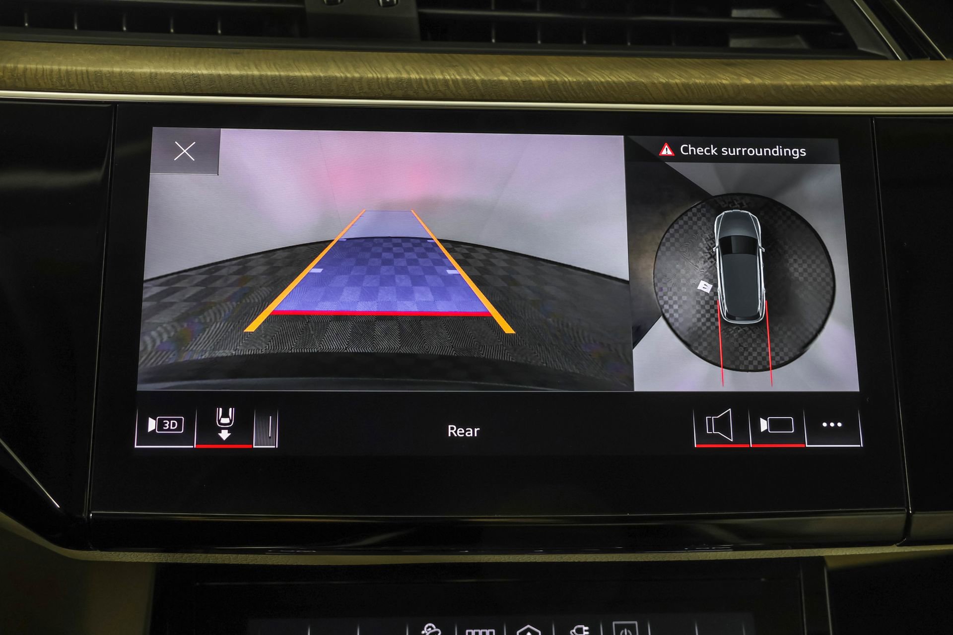 Used 2024 Audi Q8 e-tron Premium Plus w/ Premium Plus Package image 8