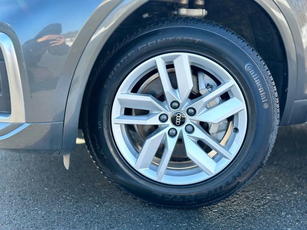 Used 2023 Audi Q5 2.0T Premium w/ Convenience Package image 2