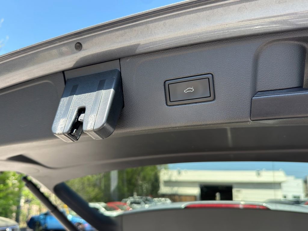 Used 2022 Volkswagen Atlas SEL Premium image 9