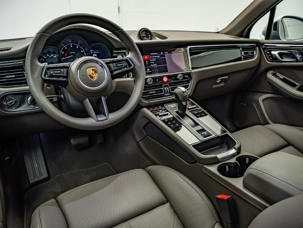 New 2026 Porsche Macan AWD/4WD image 4