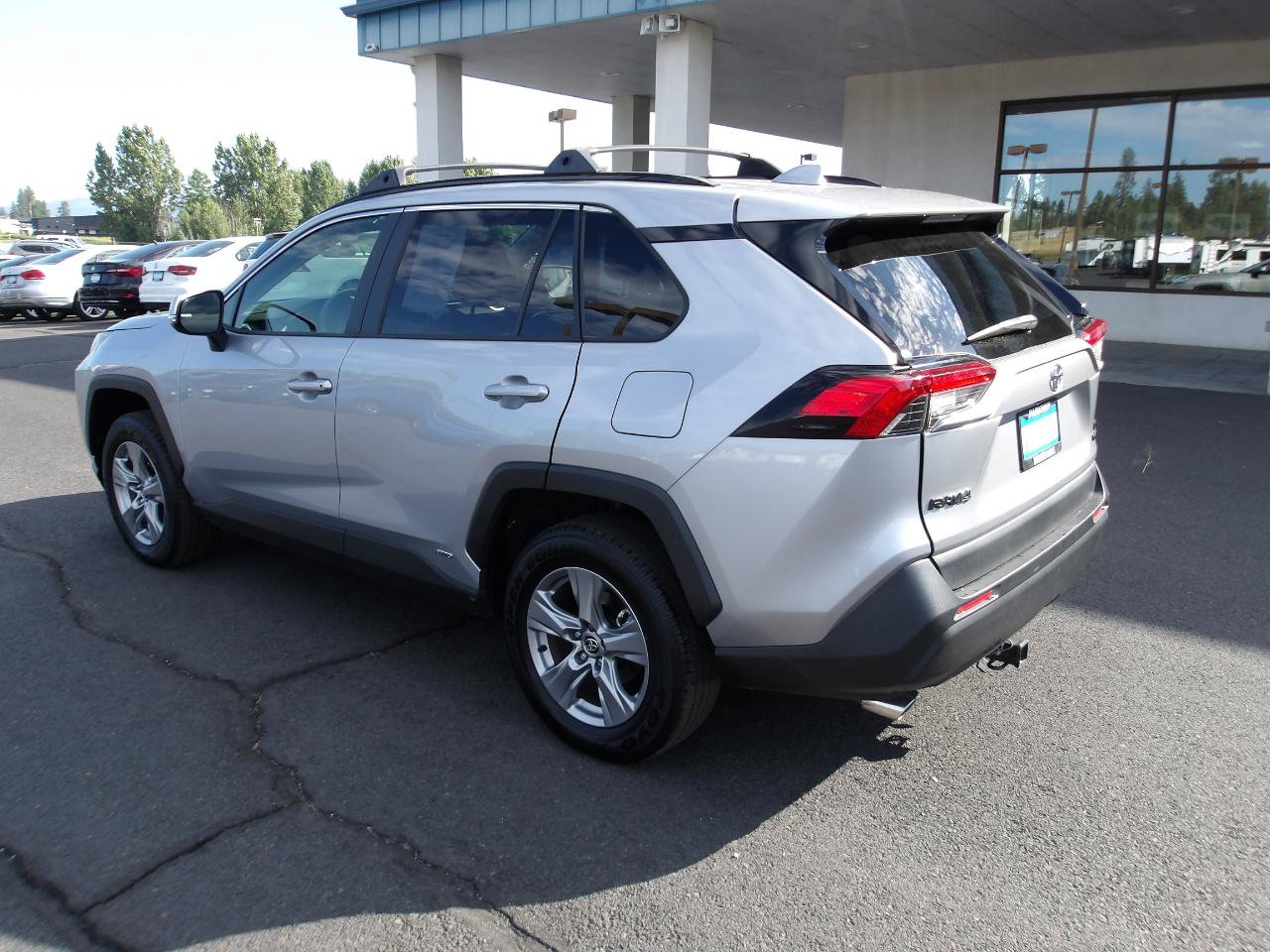 Used 2025 Toyota RAV4 LE AWD/4WD image 3