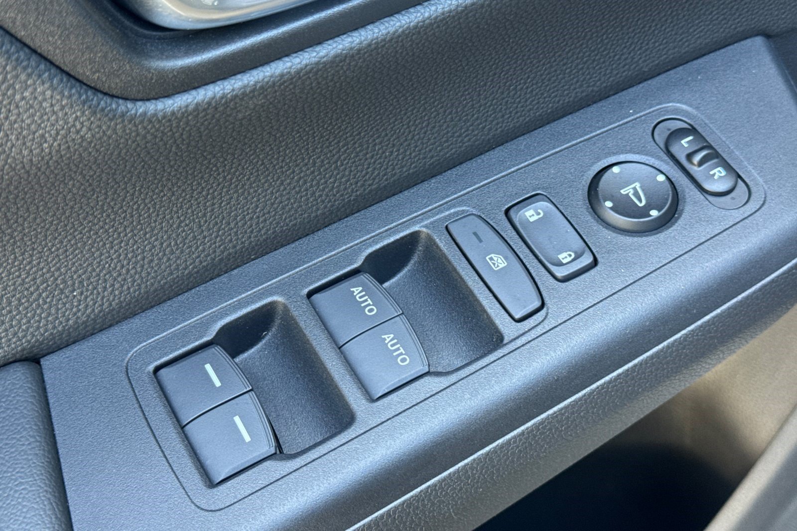 Used 2025 Honda CR-V EX image 14